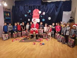 Spotkanie ze Świętym Mikołajem, grupa Żabek i Czerwonych Jabłuszek